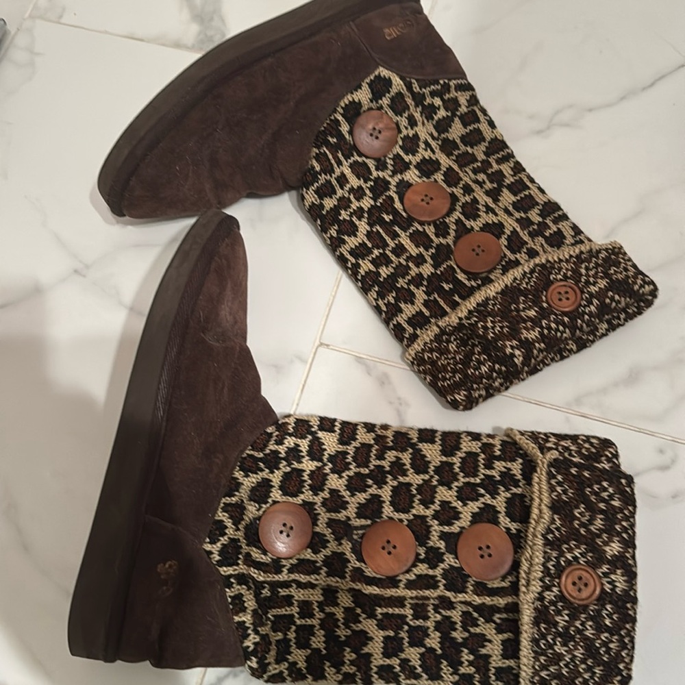 Cut knit boots size7